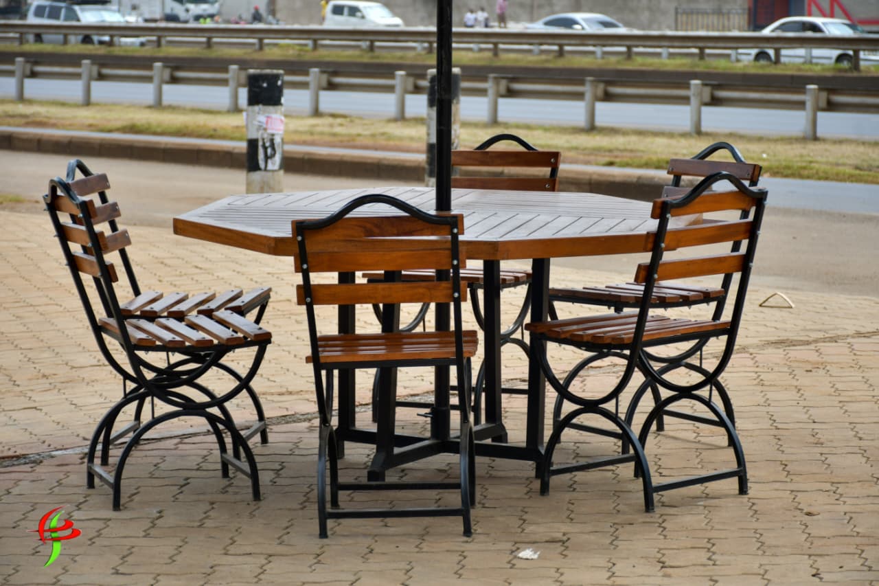 Outdoor dinning with Ambarella